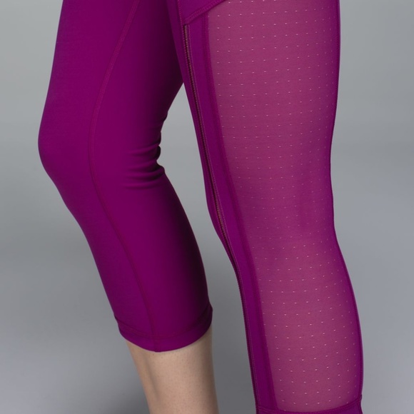 Lululemon Hot to Street Crop Regal Plum - Picture 2 of 8